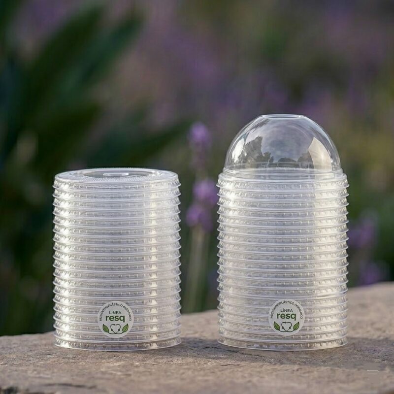 Las Tapas domo y plana Cristal línea Resq: empaques ecológicos de varios tamaños para jugos, batidos y postres frescos.